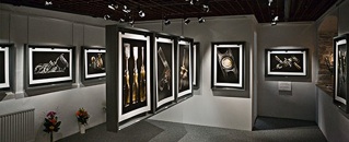 Galleri Arton meter, fotogalleri vid Stora Torget i Visby, Gotland